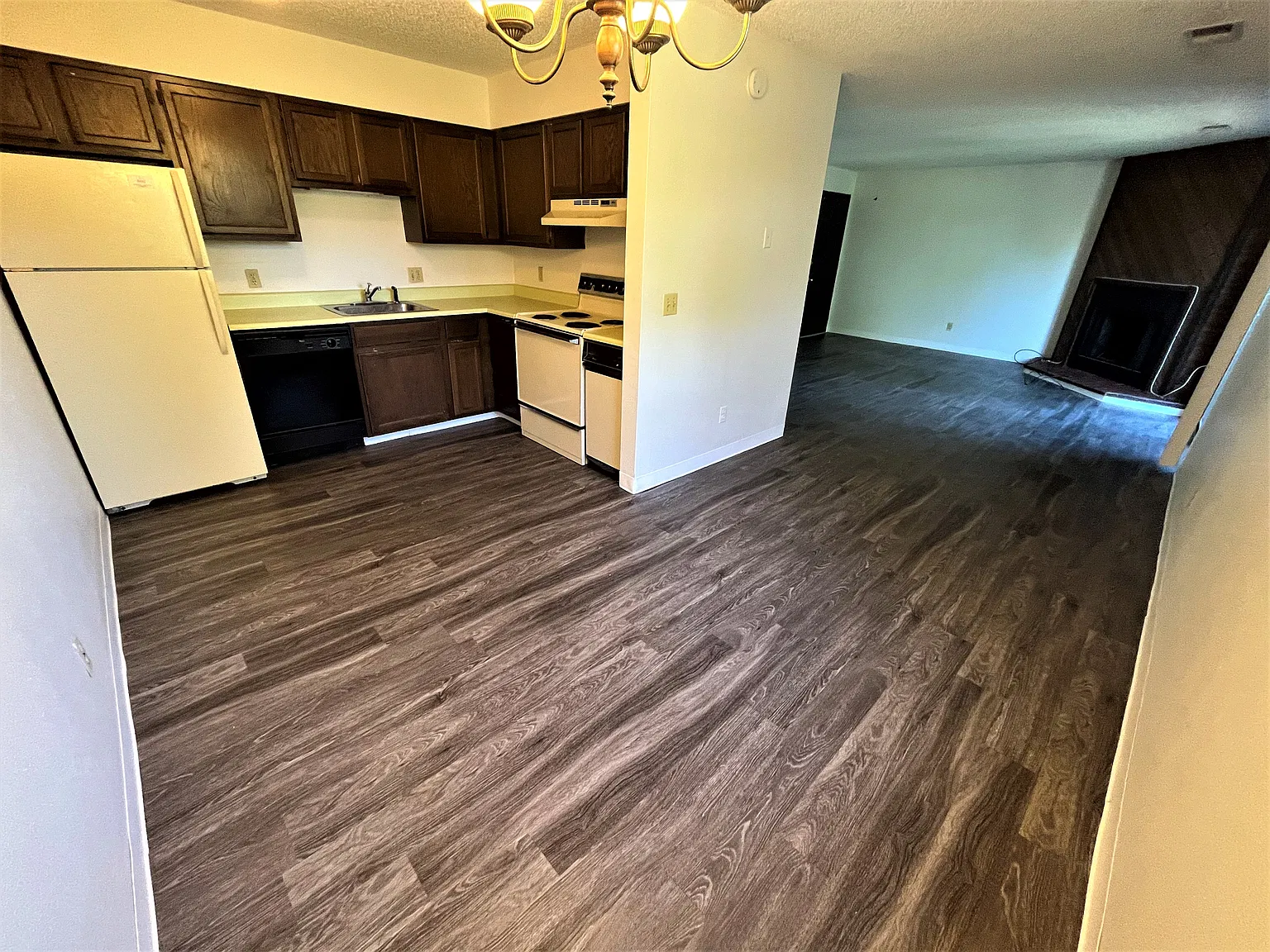 2 bed, 838 sqft, $1,595 — Photo 4