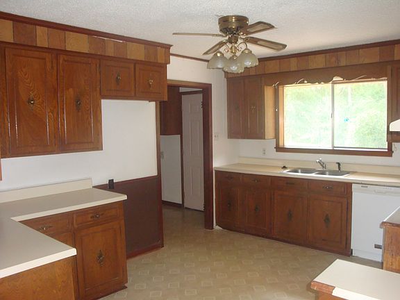 3rd image of 1287 Oak Rd