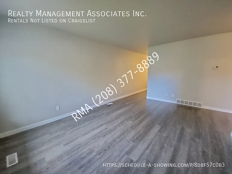 4106 N Tredwell Pl — Photo 2