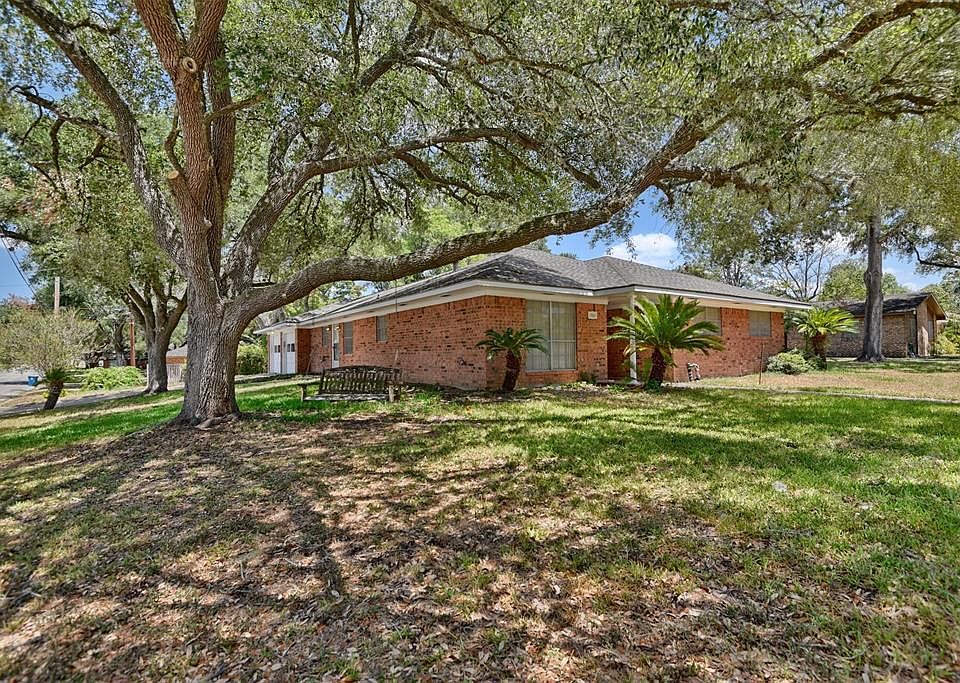 704 Concordia B Dr, Bellville, TX 77418 MLS 25067613 Zillow