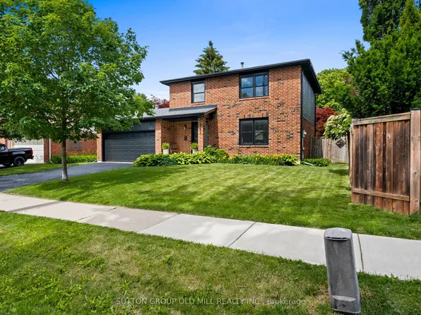 262 Chalmers St, Oakville, ON L6L 6A7