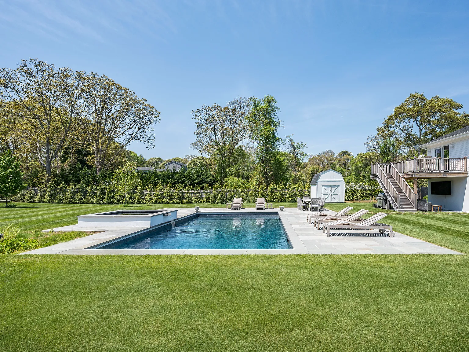 Poolside Retreat with spectacular yard moments to Meschutt Beach — Photo 2