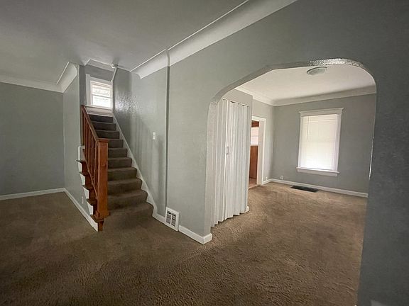 4th image of 53 E Lake St