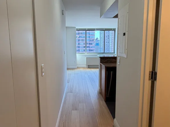 1500 Lexington Avenue image 7 of 15