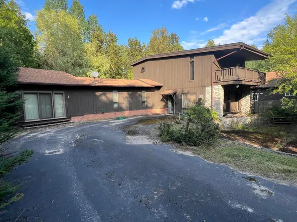 2202 S Lakeside Rd, Cedarville, MI 49719