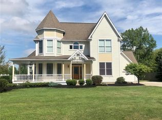 9 Marthas Vineyard Dr, Fredonia, NY 14063