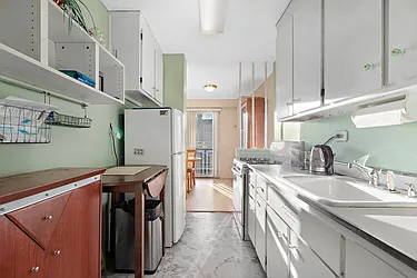 Sold by Thomas Lipovetsky, LREB