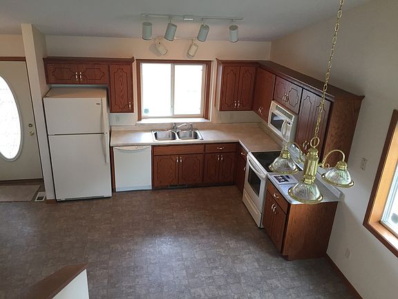 3rd image of 1621 Forest Glen Cir