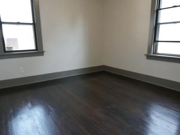 2586 Titus Ave — Photo 10