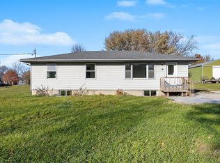 809 Iowa St, Center Point, IA 52213