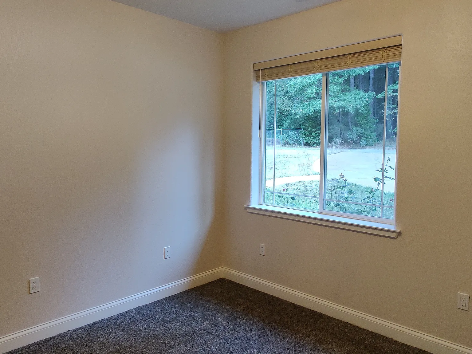 4 bed, 2269 sqft, $700 — Photo 2