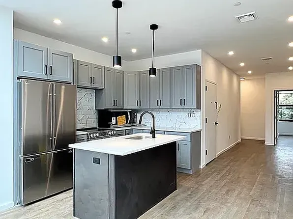 20-01 Steinway Street 2F image 2 of 16