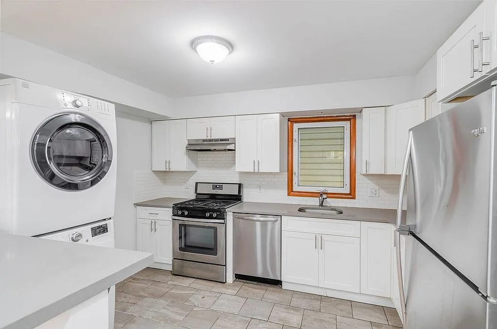 3 bed, 1.0 bath, $2,500 — Photo 2