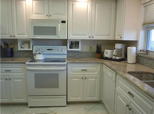 4th image of 220 MacFarlane Drive #PH-4