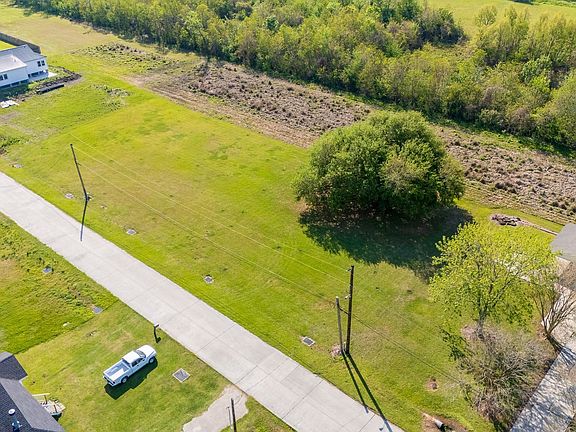 5th image of Country Village Dr