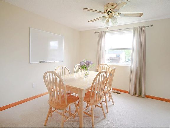 5th image of 58 Foxcroft Dr