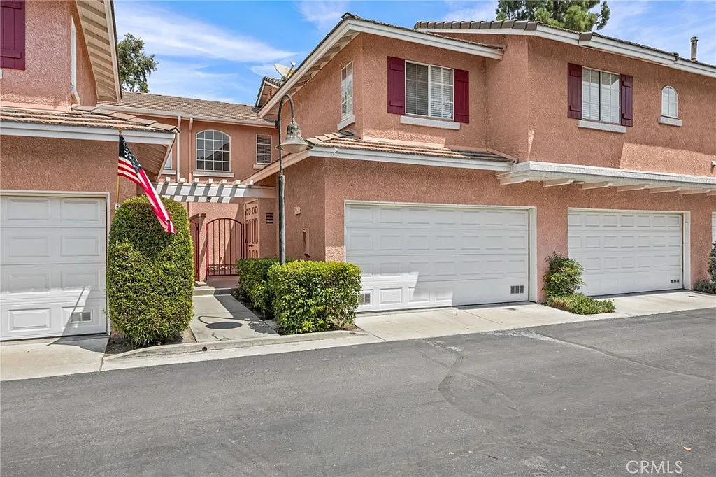 3 bed, 2.5 bath, 1417 sqft, $3,100 — Photo 1