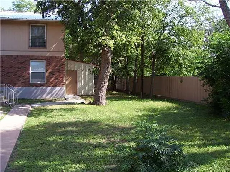 208 N Vanderveer St #4 — Photo 4