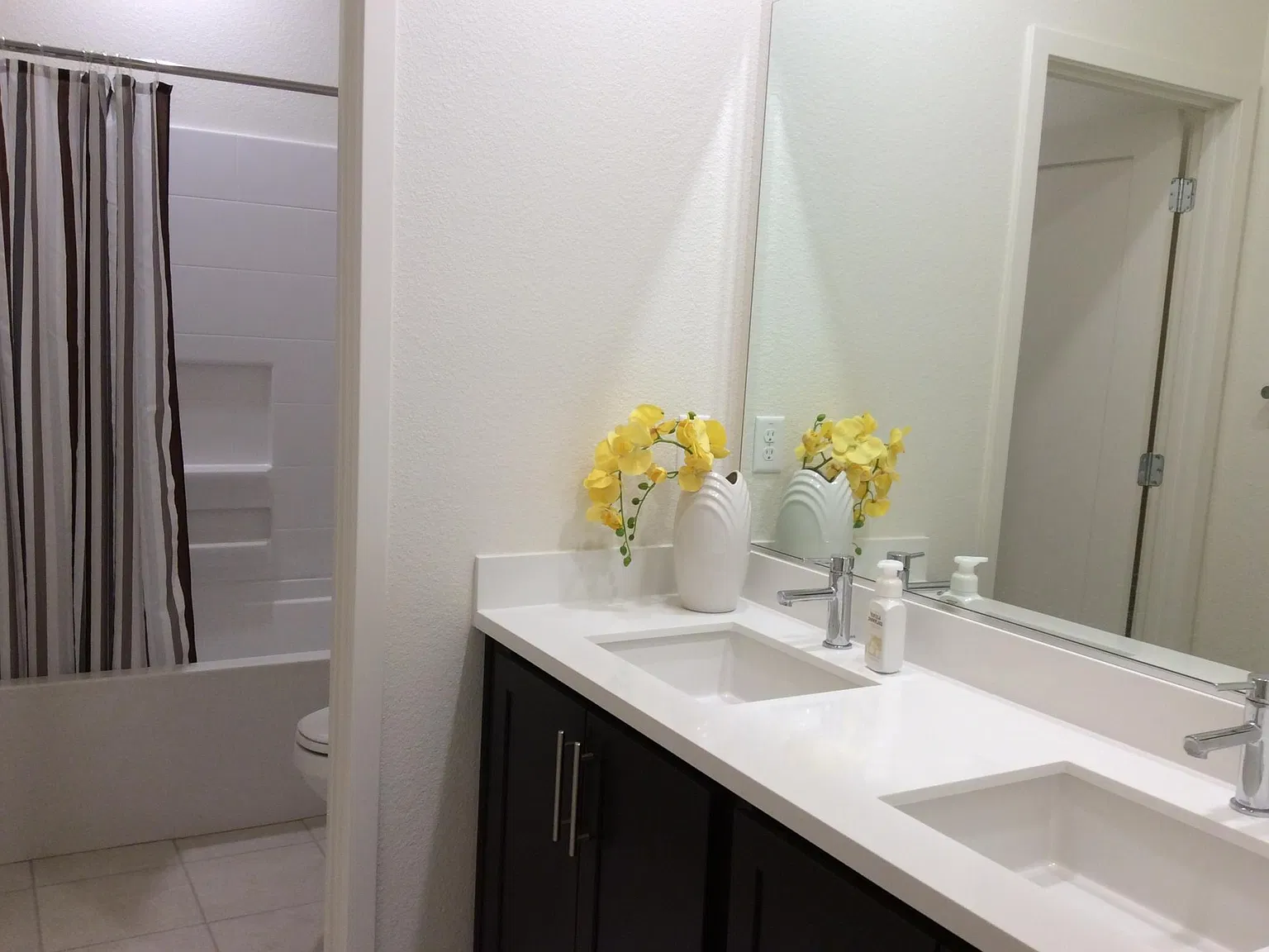 1 bed, 718 sqft, $1,100 — Photo 2