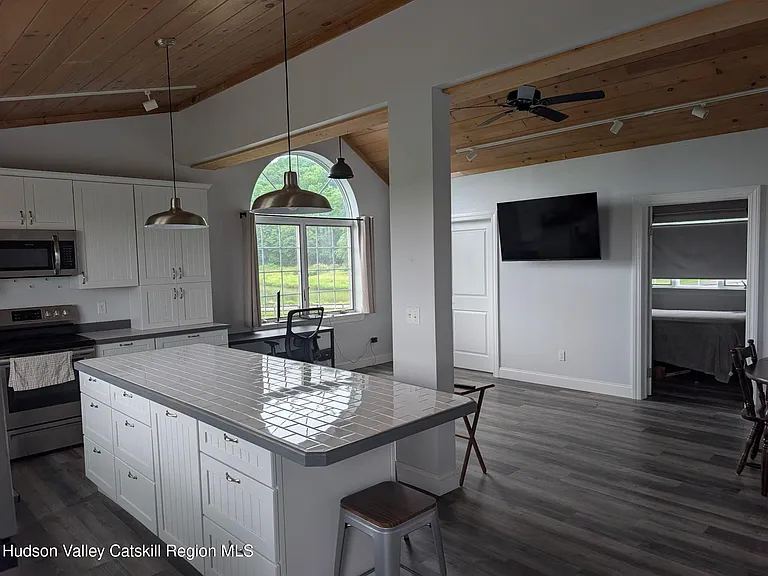 139 Fox Hill Rd — Photo 4