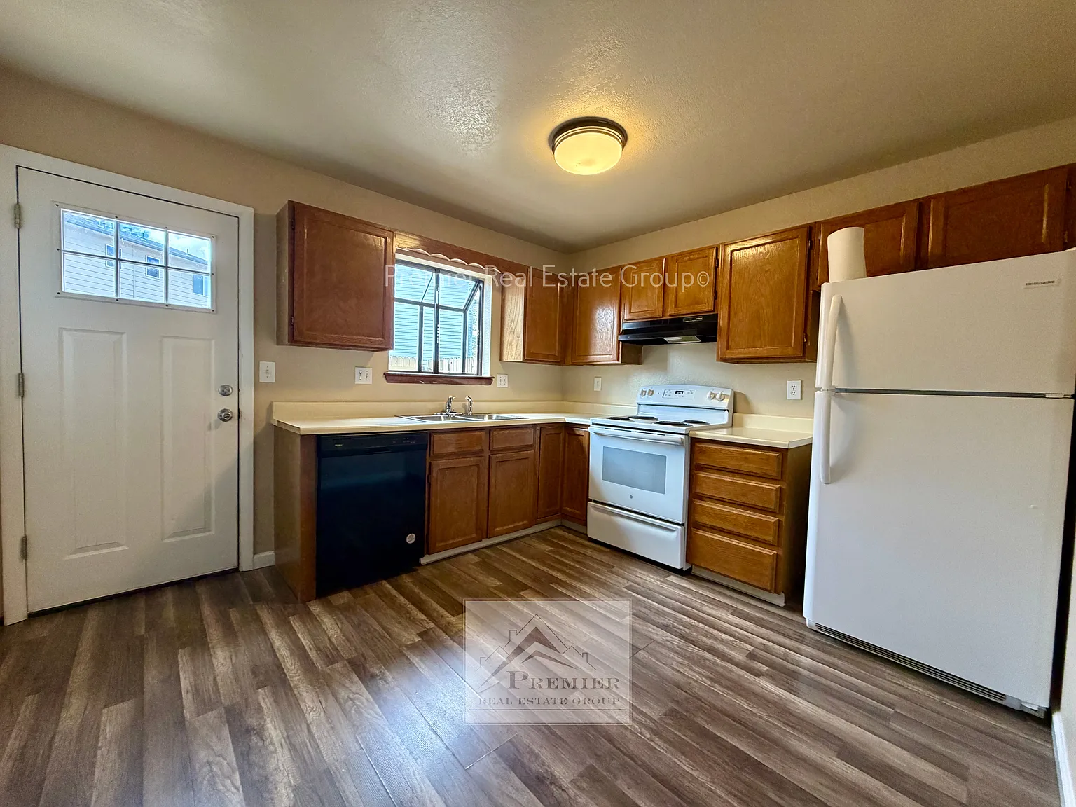 2 bed, 1.5 bath, 976 sqft, $1,295 — Photo 4