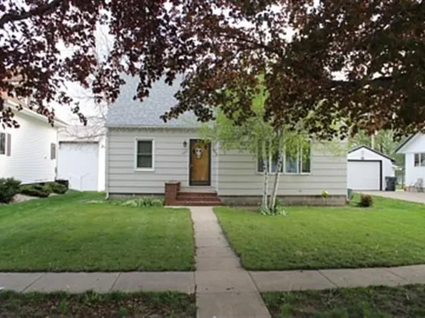 605 E Michigan Ave, George, IA 51237