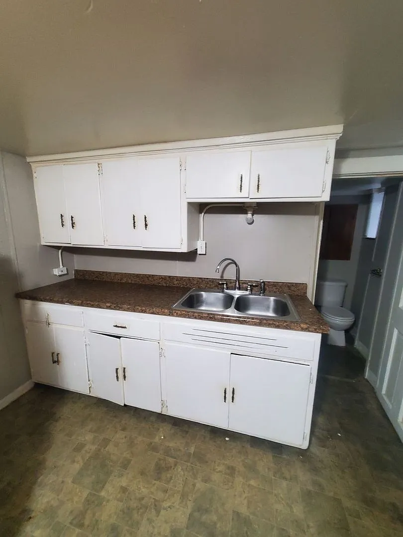 2056 S 5th Pl. (3 Unit) — Photo 3