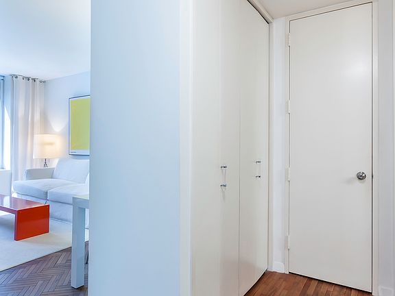 4th image of 15 W 53rd St #13K