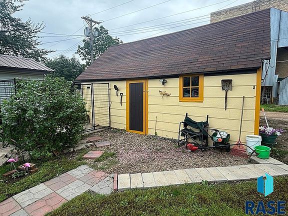 5th image of 504 W Ash St