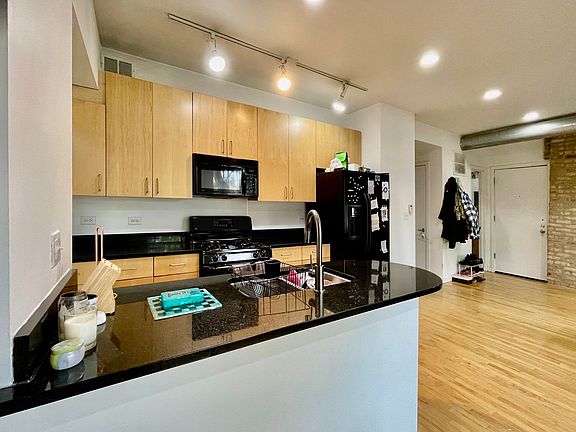 5th image of 2050 W Potomac Ave #2052-2