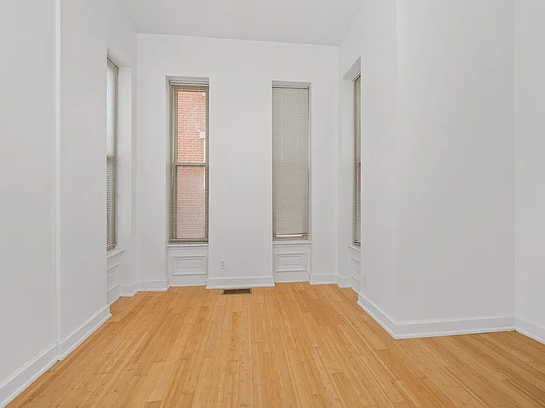 2156 Sinton Ave, Unit 2 (8) 2156 Sinton Ave, Unit 2 (8)