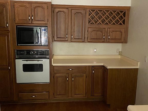 Large kitchen with lots of storage