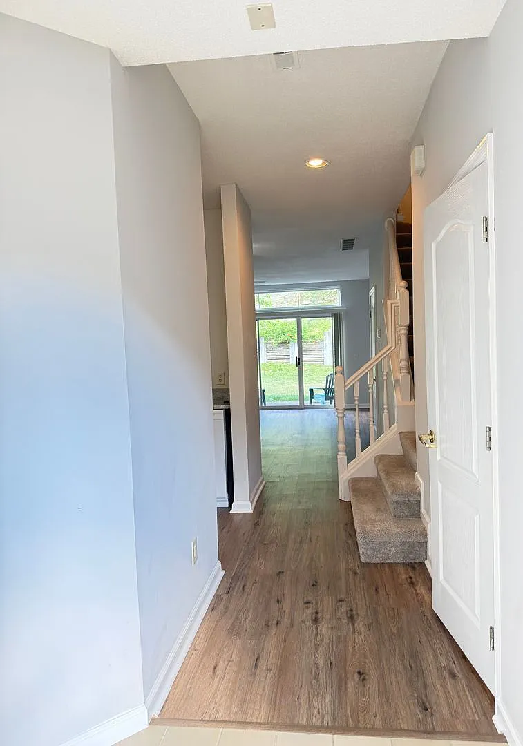 2 bed, 2.5 bath, 1800 sqft, $1,795 — Photo 2