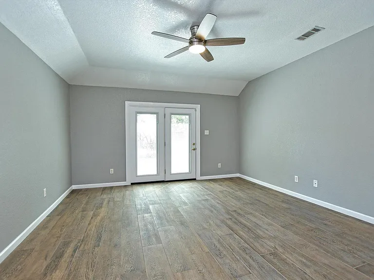 814 Monarch Ave — Photo 9