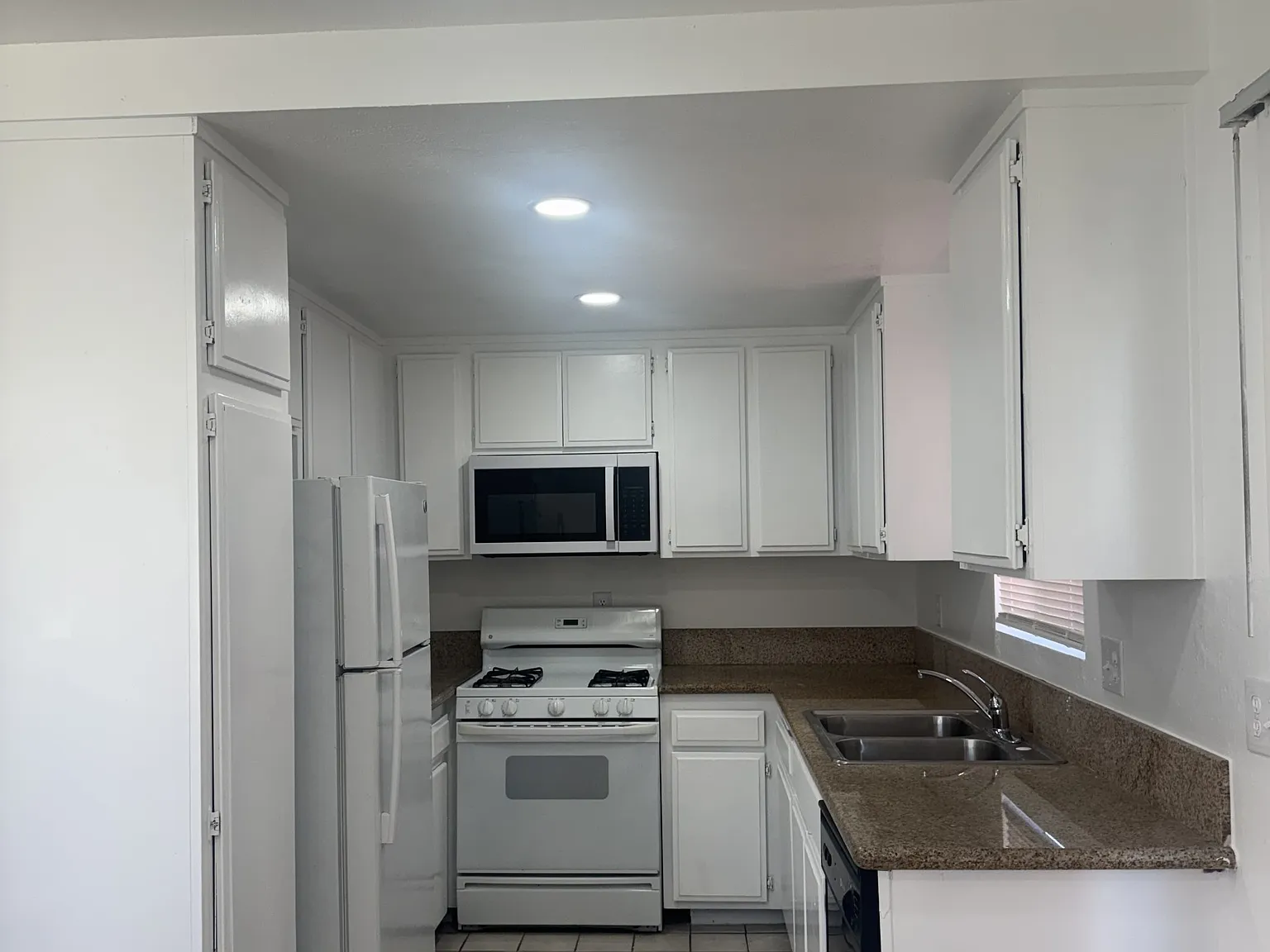 2 bed, 1100 sqft, $2,295 — Photo 2