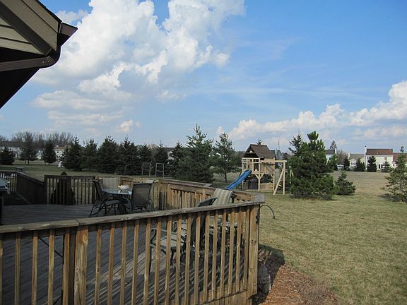 back yard, deck, view of park
