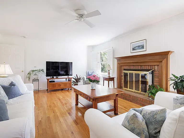 512 Devenger Rd — Photo 12