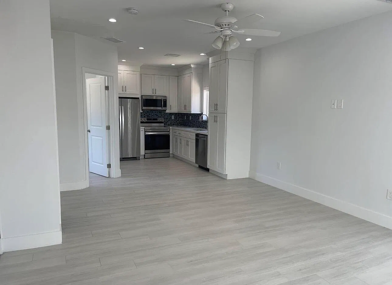 2 bed, 2.5 bath, 1330 sqft, $3,200 — Photo 2