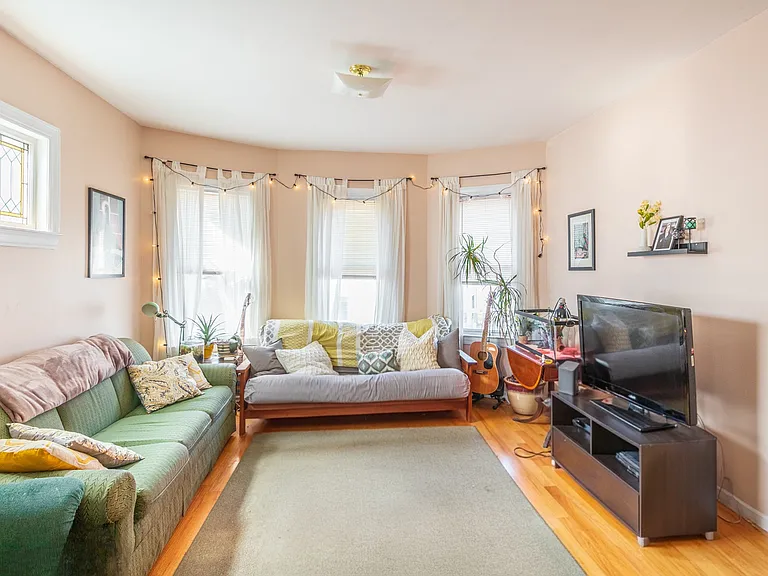 66 Brooks St #4 — Photo 2