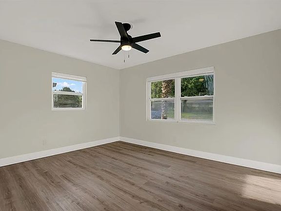 4th image of 1352 Parkwood St