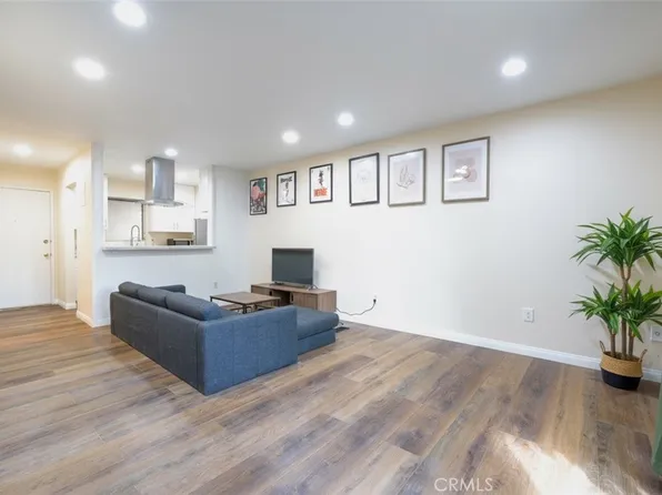 1030 W Macarthur Blvd APT 21, Santa Ana, CA 92707