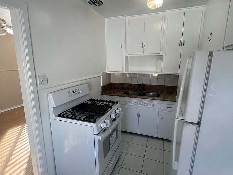 Kitchen(new stove)
