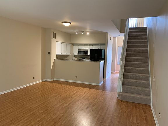 4th image of 102 Oakton Dr