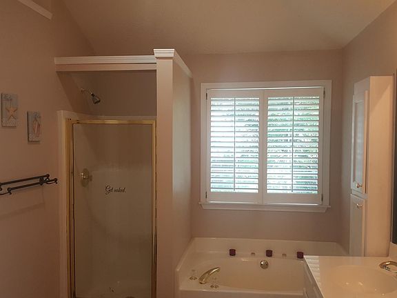 en suite master bathroom