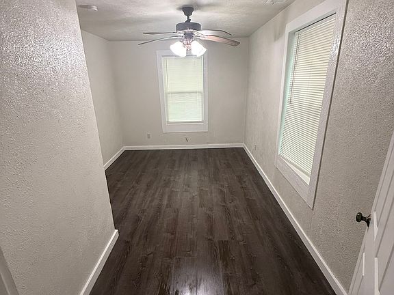 4th image of 514 Brown St