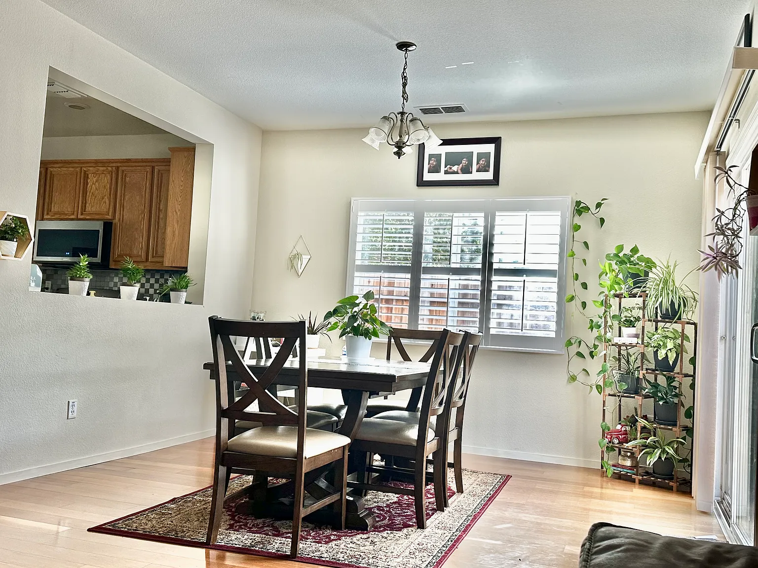 3 bed, 2.5 bath, 1834 sqft, $3,000 — Photo 3