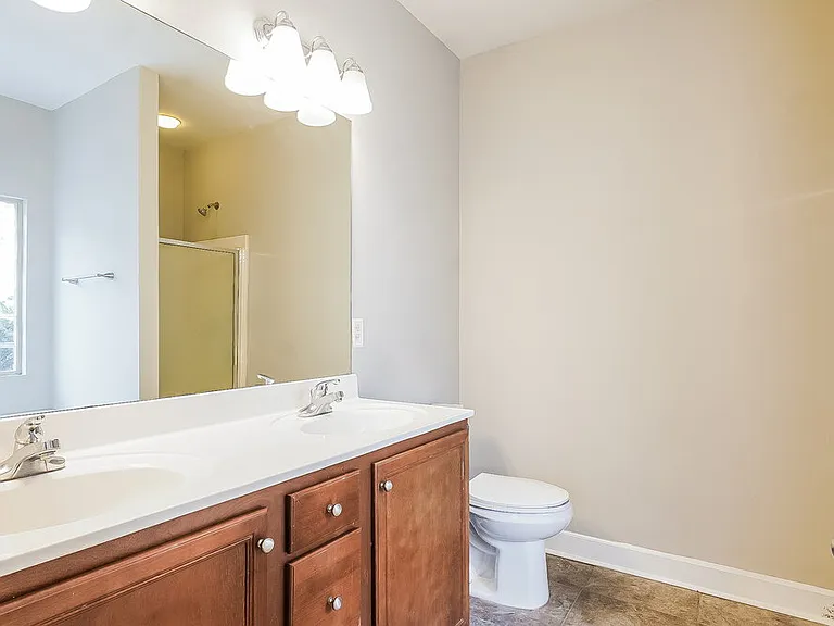626 Waterford Ln — Photo 12