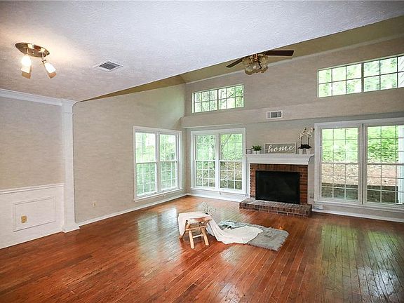 4th image of 2668 Crystal Ln