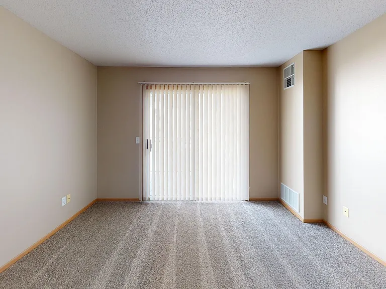Dakota Park Apartments — Photo 15