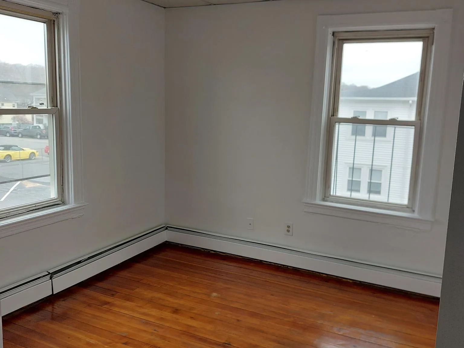 3 bed, 1000 sqft, $1,900 — Photo 3